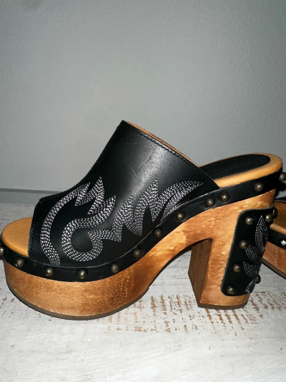 dingo women’s free spirit wooden sandals - Picture 6 of 16